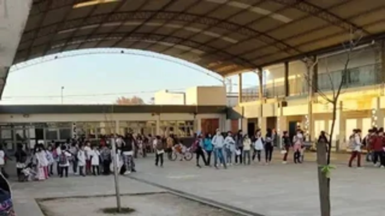 Se cayó una reja en una escuela y golpeó a ocho alumnos