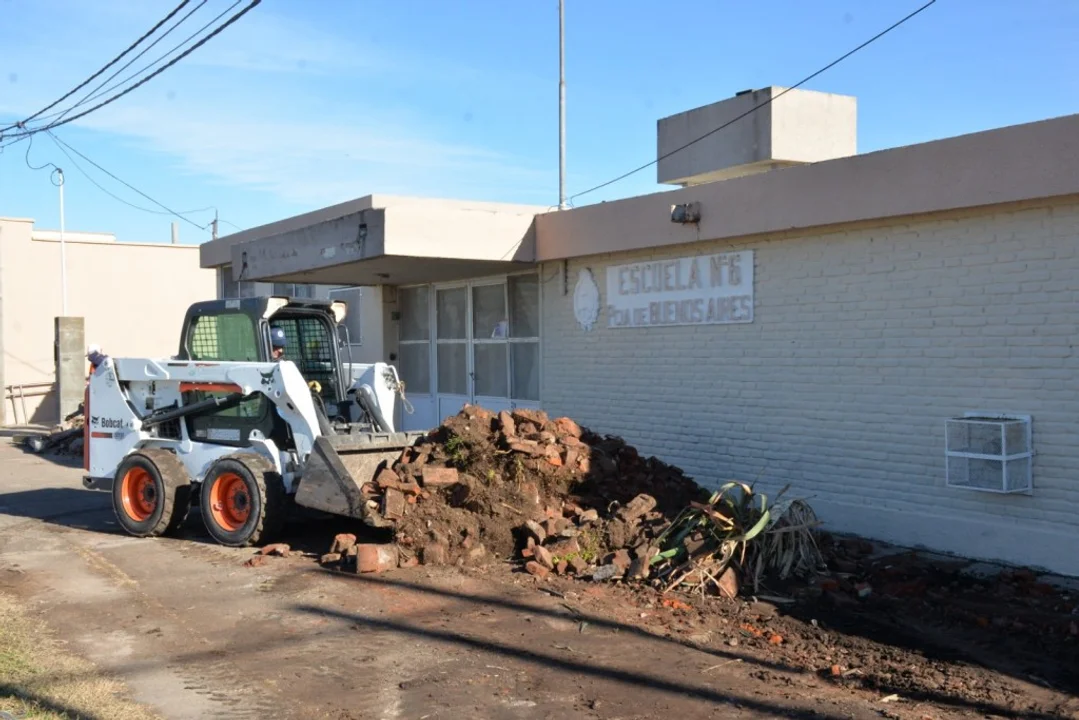 Renovación Educativa en Barrio Lourdes: Obras en Escuelas N° 6 y Secundaria 18
