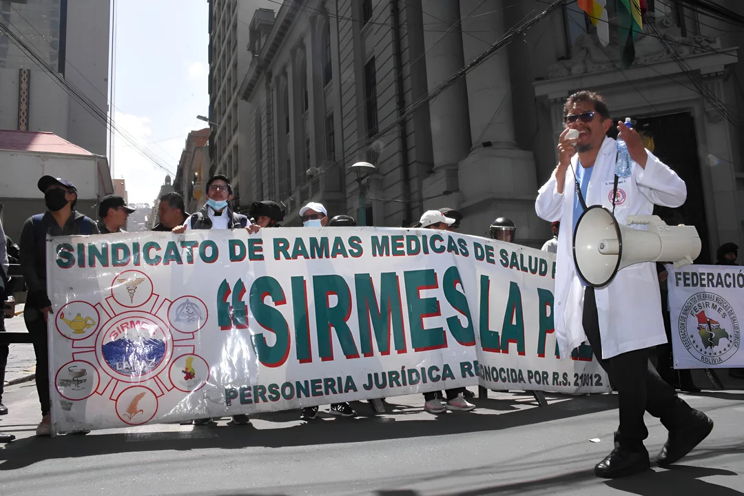 Protestas y feriado: pacientes enfrentarán atención irregular en salud