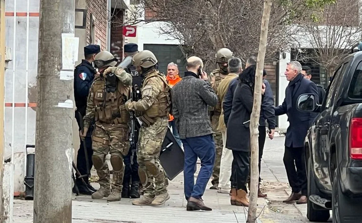 Redujeron a un hombre que se atrincheró en su casa con una escopeta