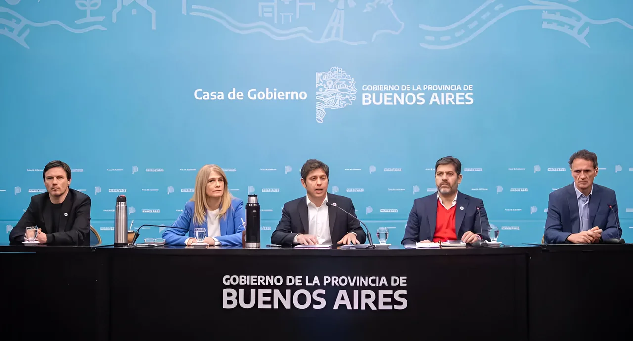 La planta de GNL y la disputa política: Kicillof señala a Milei