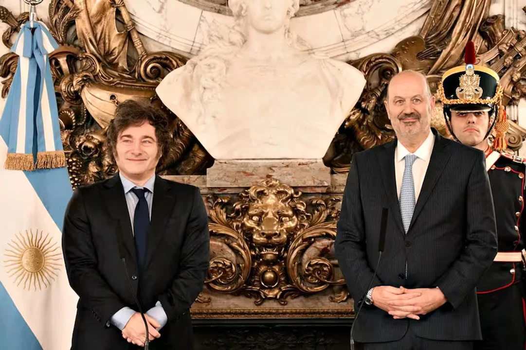 Federico Sturzenegger apronta la motosierra.