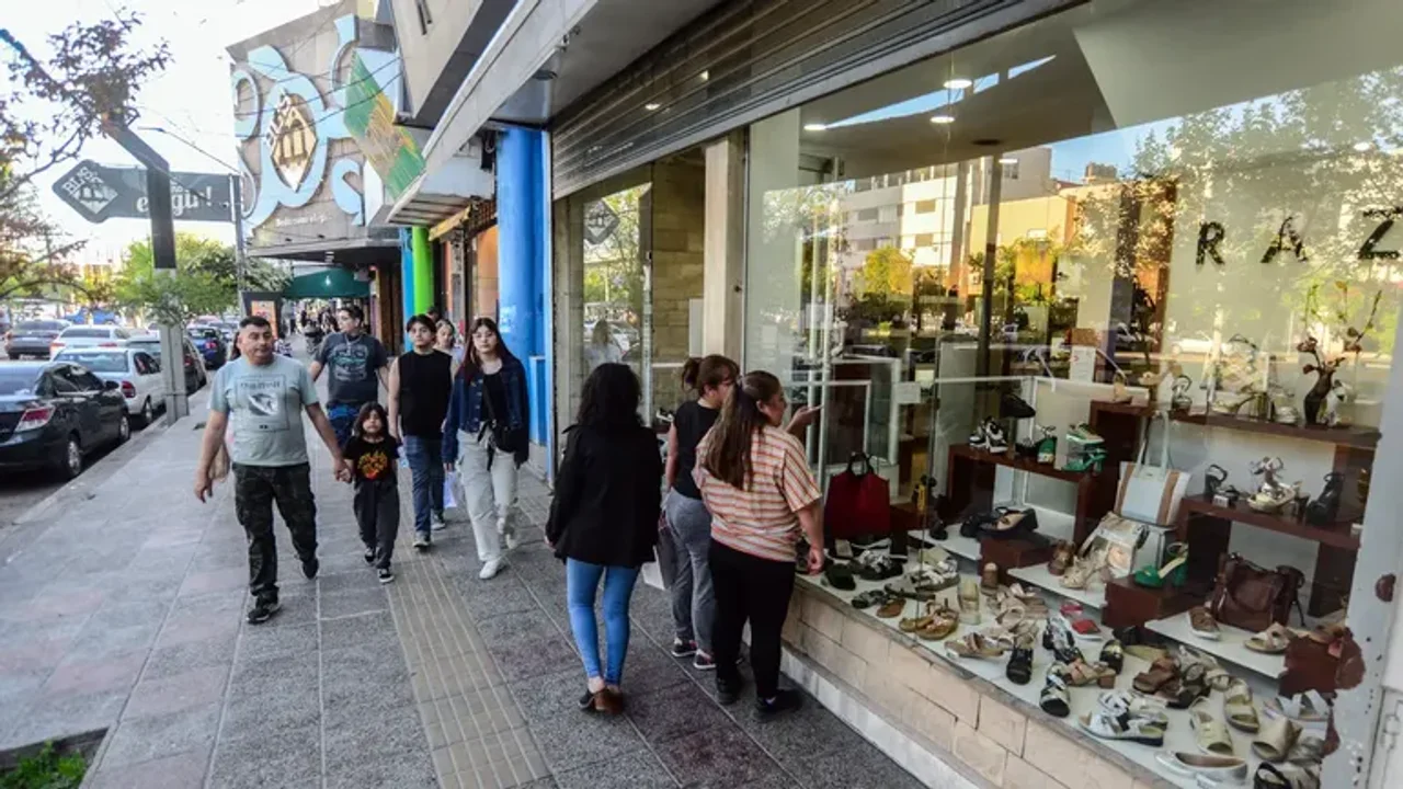 La falta de trabajo crece en Argentina como la principal preocupación: lidera la inflación y le sigue la pobreza