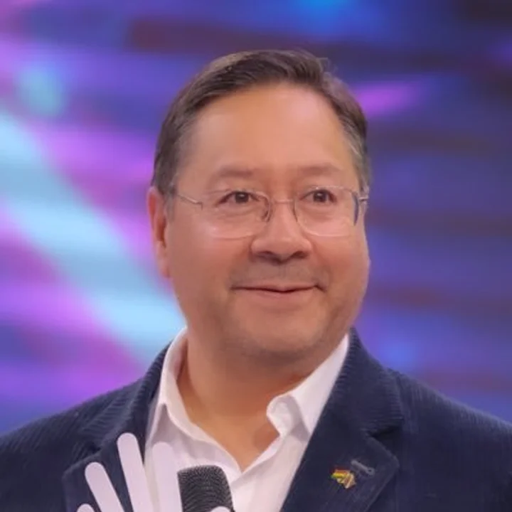 6 de agosto: Presidente Luis Arce destaca la lucha por la democracia “¡No somos cobardes y no vamos a traicionar a nuestro pueblo huyendo cuando más nos necesita!”