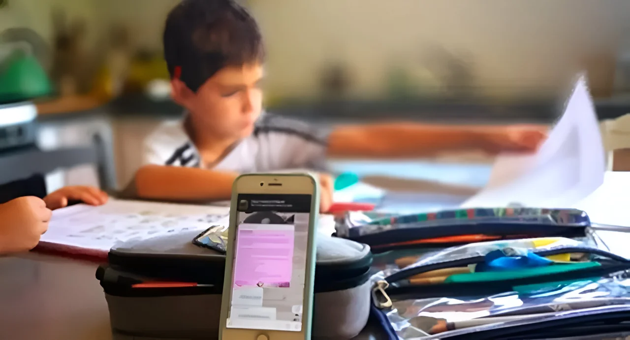 Buenos Aires Regula el Uso de Celulares en Escuelas para Mejorar la Concentración