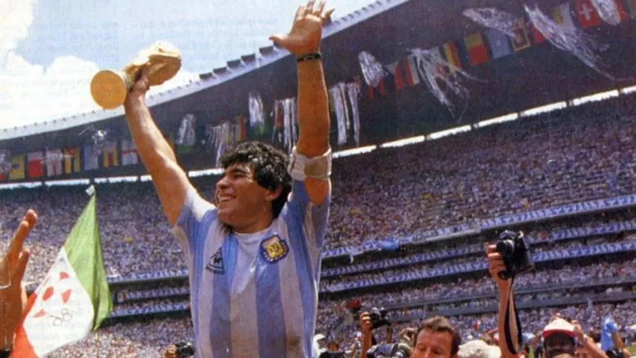 Dalma Maradona le salió al cruce a Adorni por haber ninguneado a su padre: "Es un muppet".