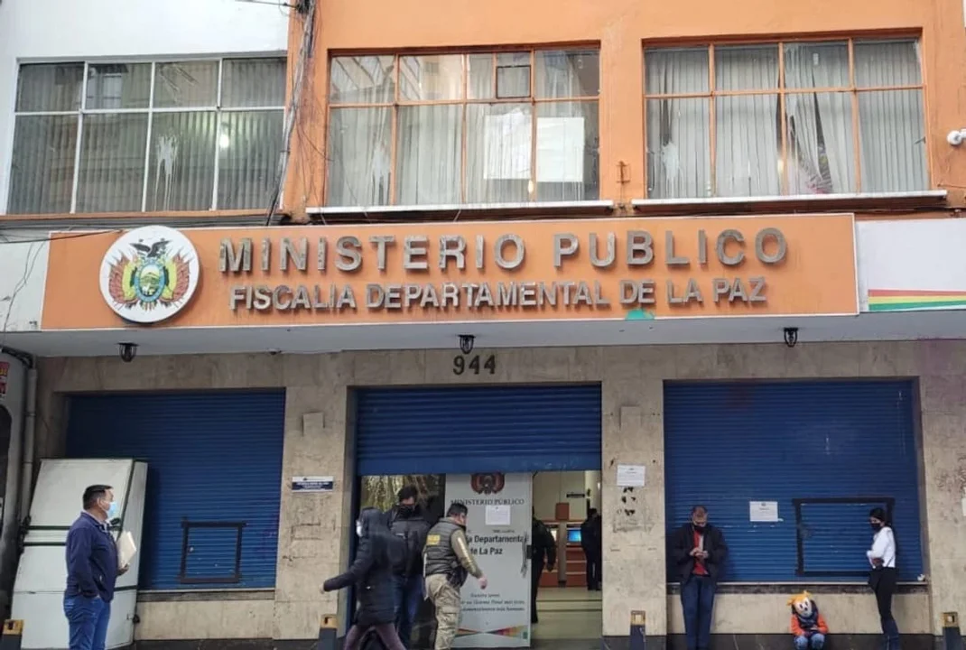Fiscalía imputa a cuatro policías sindicados de robar mercurio líquido valuado en 200 mil dólares.