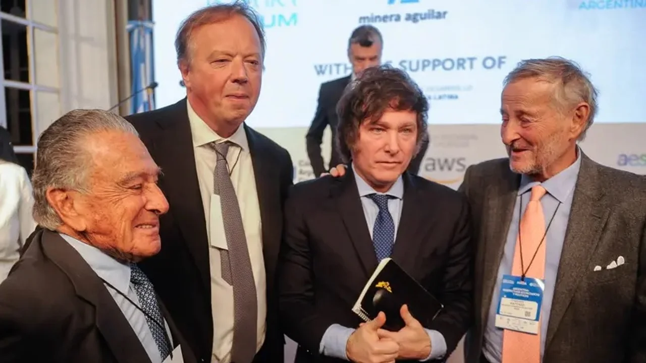 Milei rodeado de la elite empresaria.