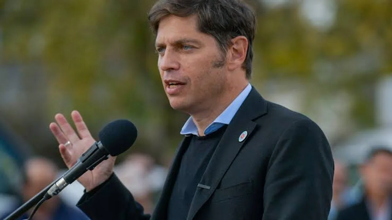 Caos en Olavarría: periodistas se retiran del acto de Kicillof por empujones y restricciones
