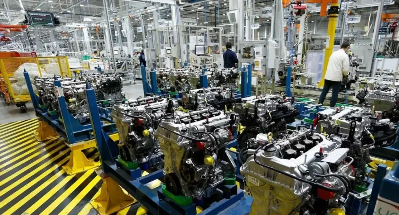 La producción industrial se contrajo un 5,2% en julio, con señales de estabilización según FIEL