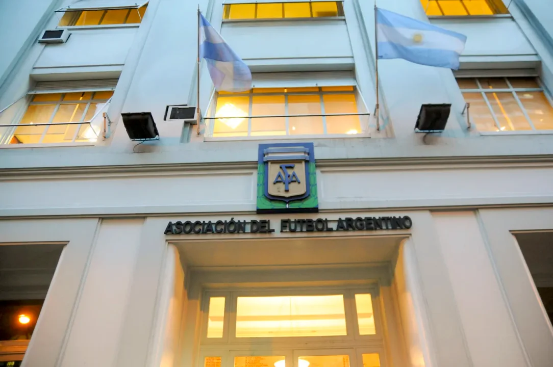 La Justicia dictó una resolución favorable a la AFA y ordenó la suspensión de la reglamentación de las SAD promovida por el Gobierno.