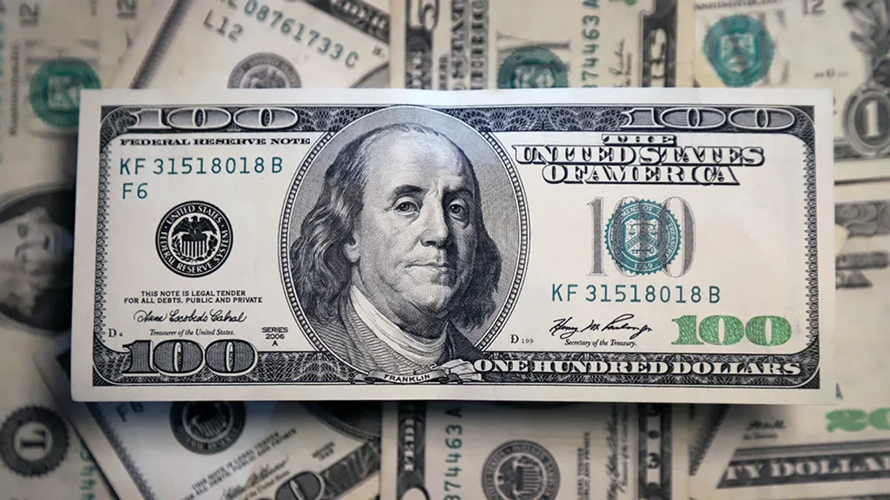El dólar blue baja a  $1.235 para la compra y a $1.265 para la venta.