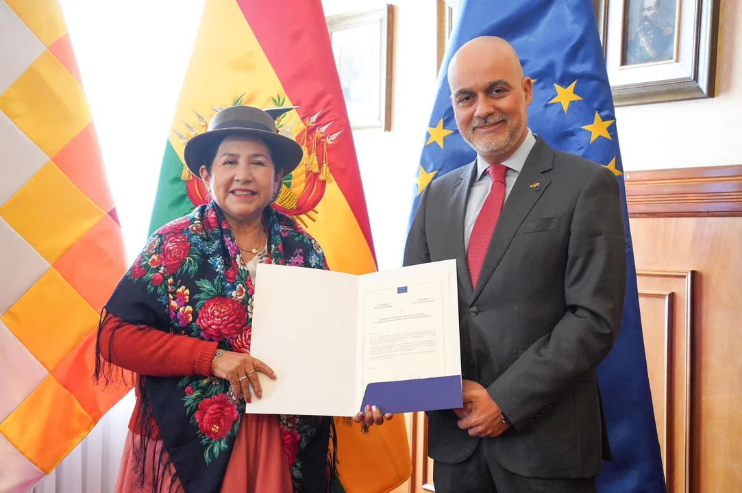Ministra de Relaciones Exteriores recibe Cartas Credenciales del nuevo Embajador de la Unión Europea