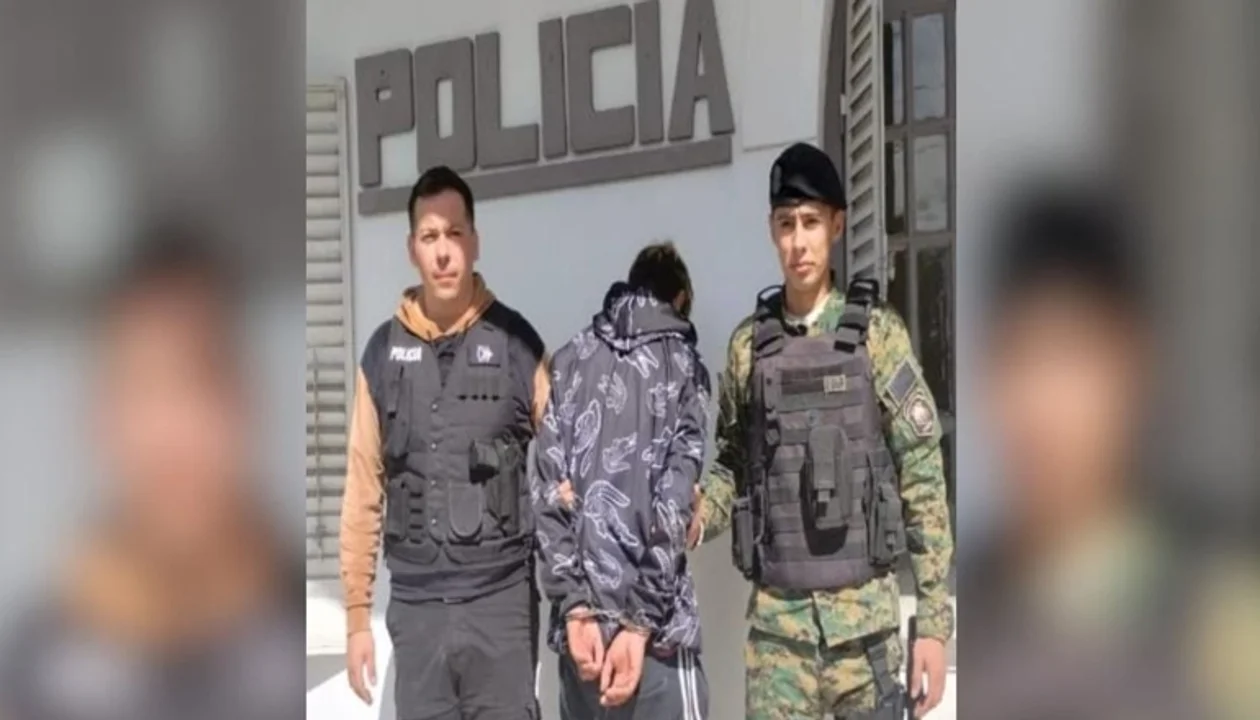 Detienen a un joven tras allanamiento: hallaron marihuana, celulares, armas y vehículos robados