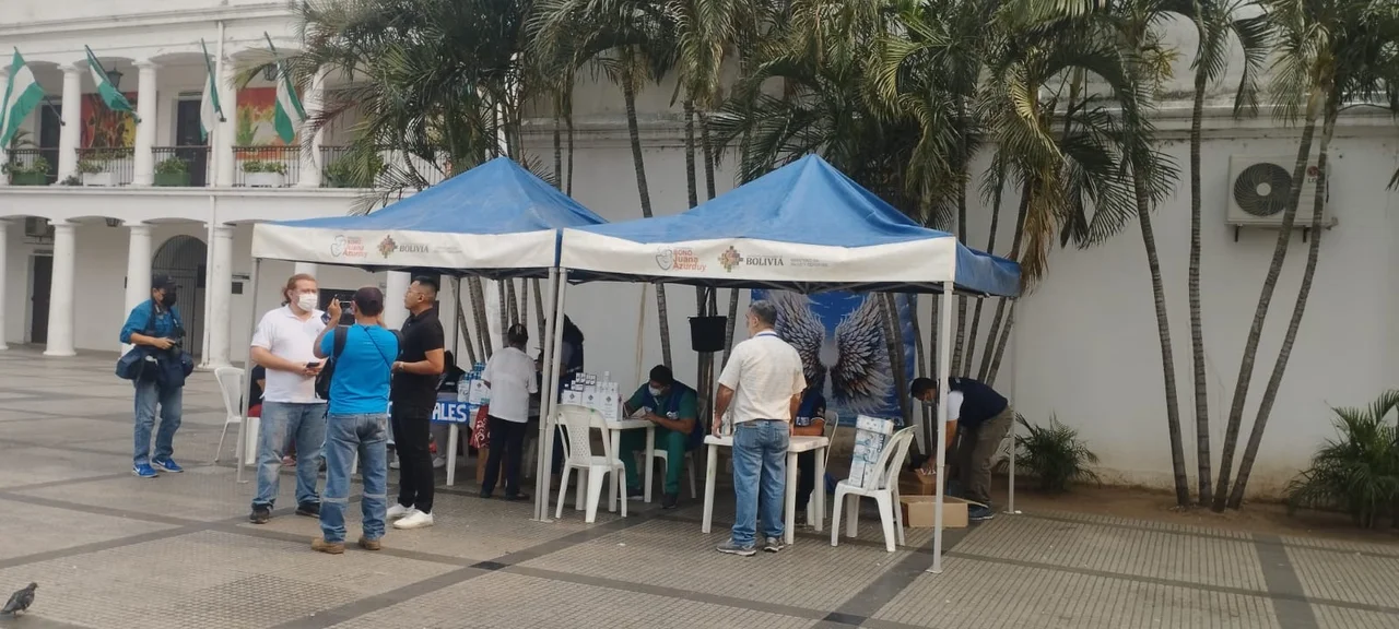 Brigadas médicas se instalan en 12 puntos de Santa Cruz para atender a afectados por la humareda