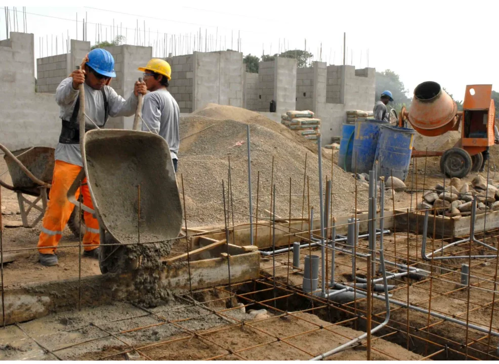 Construcción se desplomó 30,9 % y Ia Industria retrocedió 5,4 interanual