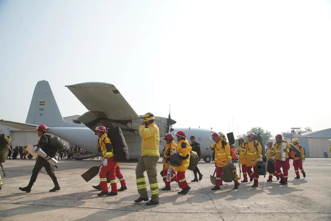 Incendios en Bolivia: 70 bomberos se unen a la lucha en Santa Cruz