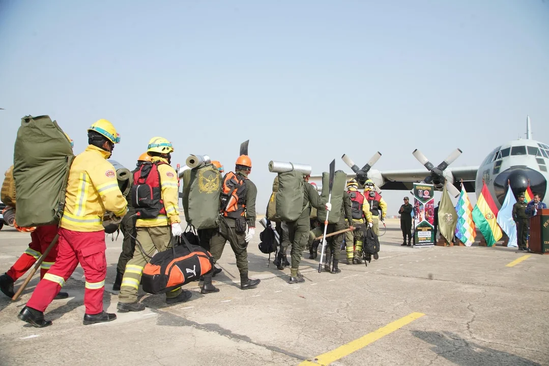 Incendios en Bolivia: 70 bomberos se unen a la lucha en Santa Cruz