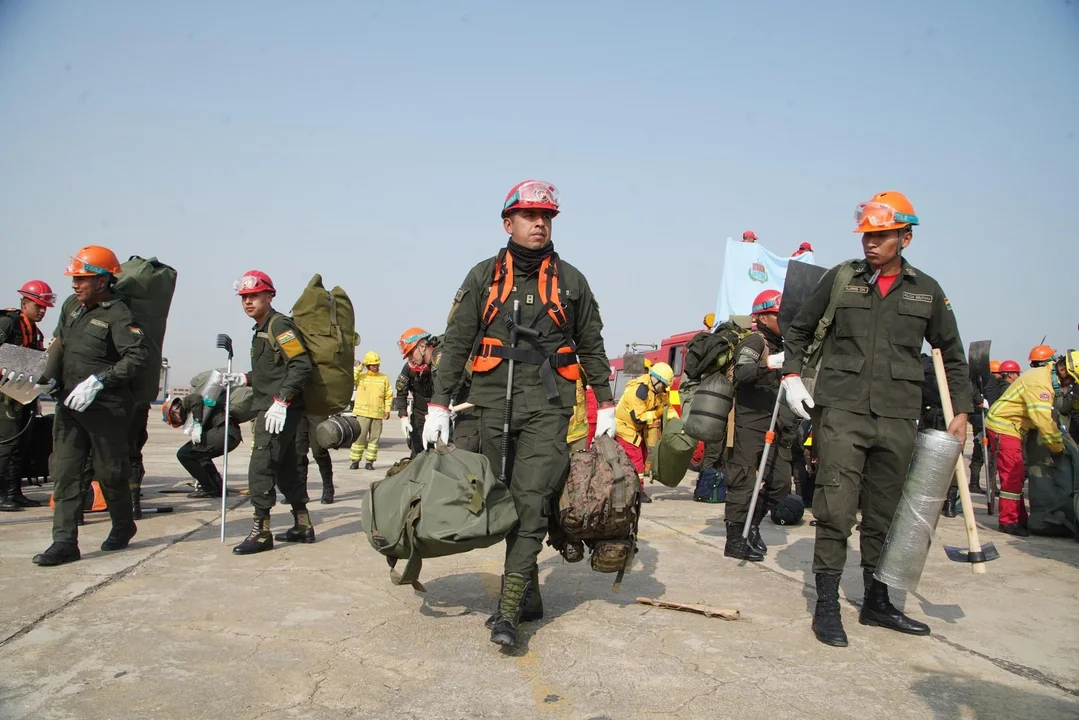 Incendios en Bolivia: 70 bomberos se unen a la lucha en Santa Cruz