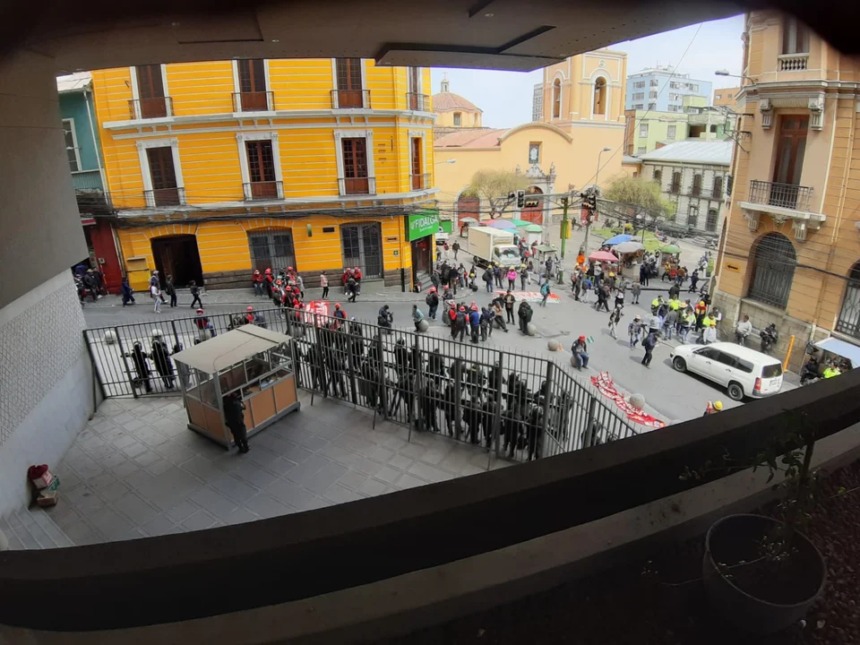 Tensión en la Asamblea Legislativa Plurinacional: Protestas de la COB