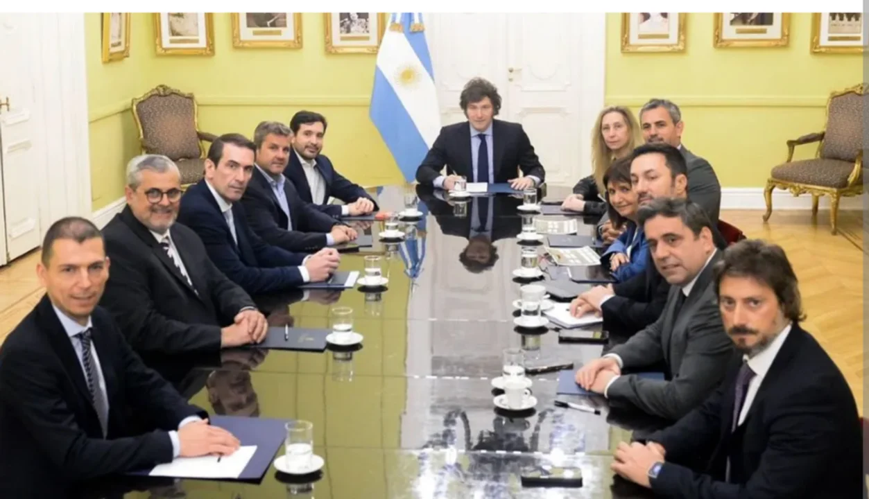 Milei junto a diputados radicales 