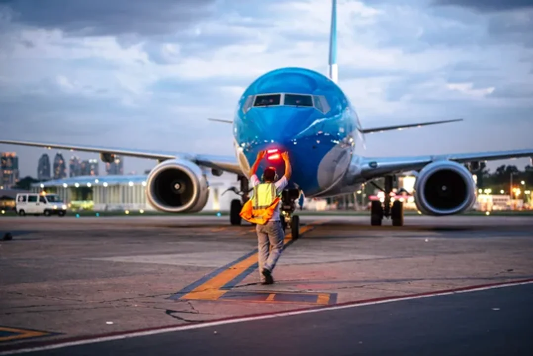 El Gobierno declara al transporte aéreo como "servicio esencial" en medio de un conflicto gremial