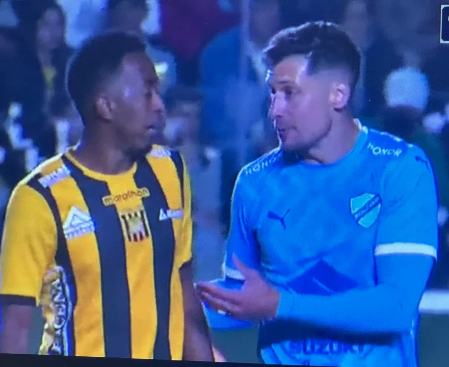 Súper clásico paceño termina en empate 1-1 en el estadio Hernando Siles