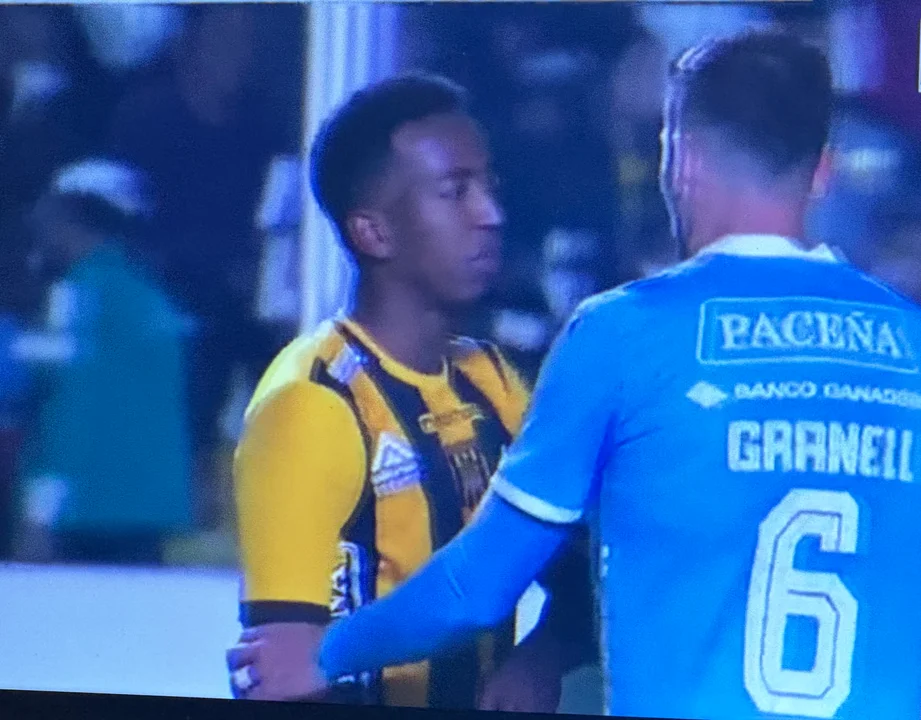 Súper clásico paceño termina en empate 1-1 en el estadio Hernando Siles
