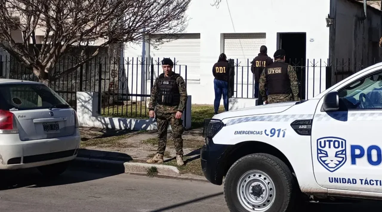 Allanamiento en barrio Hipólito Yrigoyen por estafas con transferencias fantasma