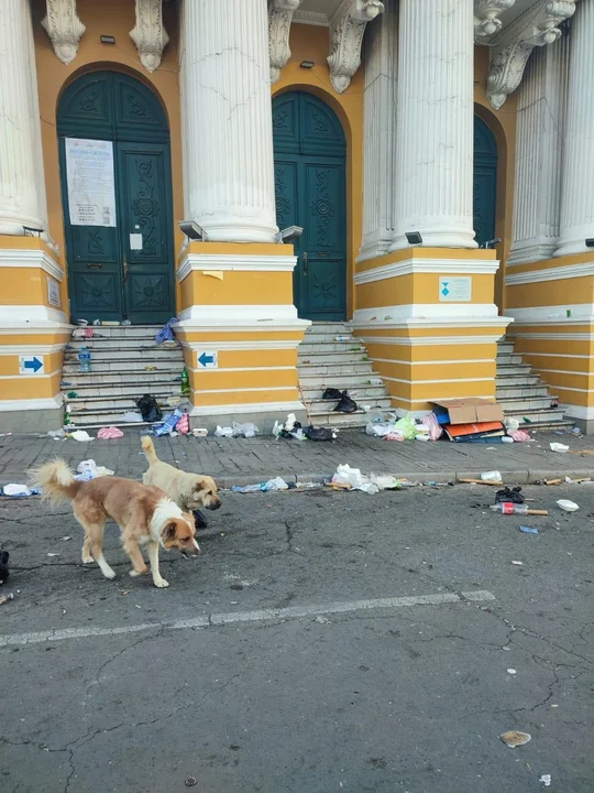Plaza Murillo amanece descuidada y con basura tras concentración arcista