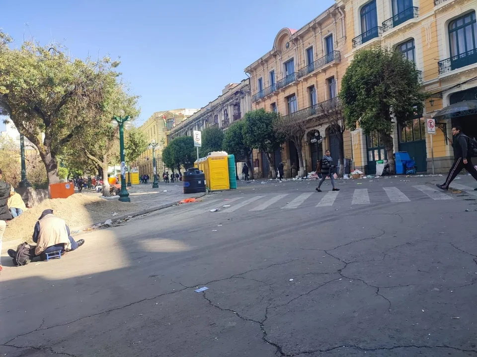 Plaza Murillo amanece descuidada y con basura tras concentración arcista