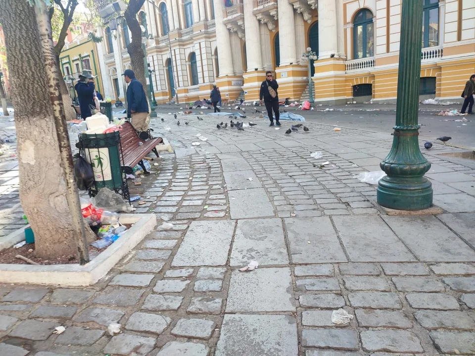 Plaza Murillo amanece descuidada y con basura tras concentración arcista