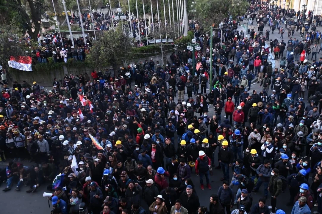 Luis Arce agradece respaldo en Plaza Murillo y reafirma ‘unidad’ para defender la democracia