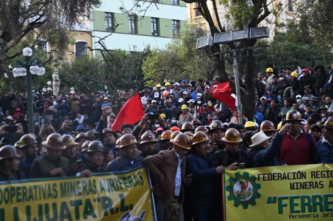 Luis Arce agradece respaldo en Plaza Murillo y reafirma ‘unidad’ para defender la democracia