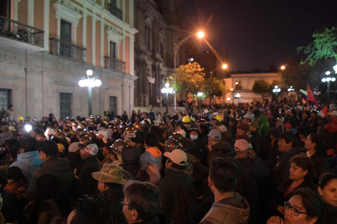 Luis Arce agradece respaldo en Plaza Murillo y reafirma ‘unidad’ para defender la democracia