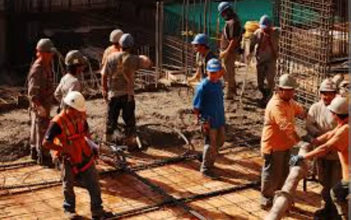 El Gobierno de Milei reglamentó la reforma laboral, críticos a las modificaciones alertan por mayor precarización laboral.