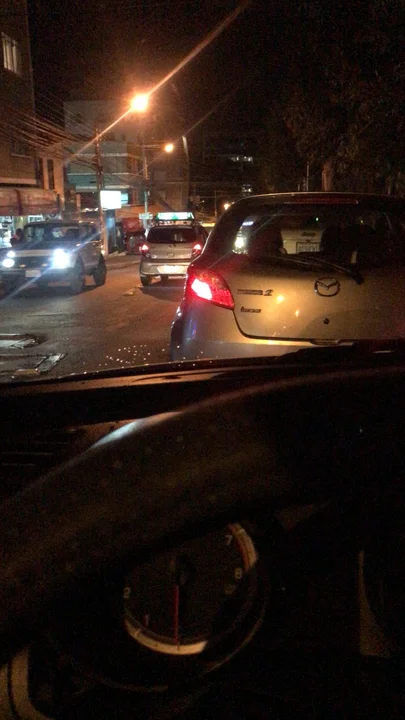 Largas filas en surtidores de la zona sur de La Paz debido a bloqueos de sectores ‘evistas’