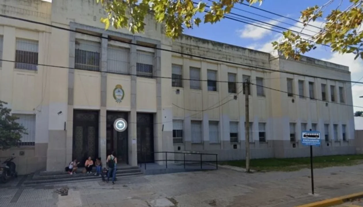 Ensenada: una madre enfrenta a compañeras de su hija por "bullying" y agrede a docentes
