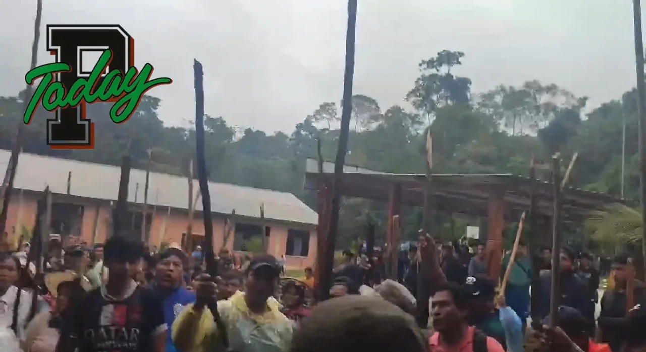 Momento de toma a una unidad militar.