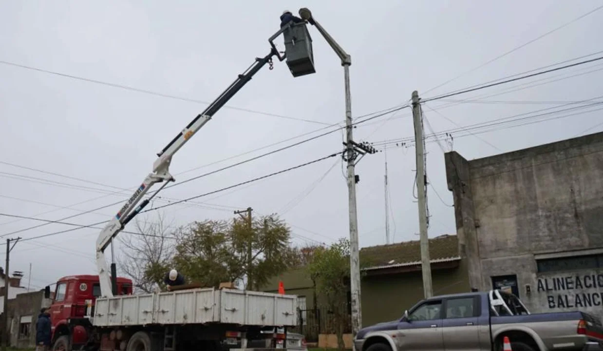 Tras el temporal, gran parte de Olavarría sufrió cortes de luz y baja presión de agua en toda la ciudad