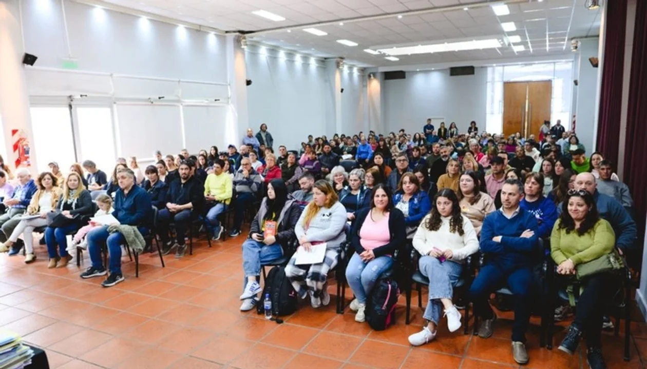 Acto de firma de escrituras sociales: consulta si eres beneficiario