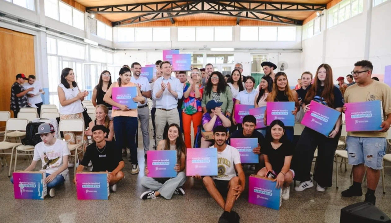 Entregan 37 netbooks del programa Conectar Igualdad Bonaerense en Olavarría