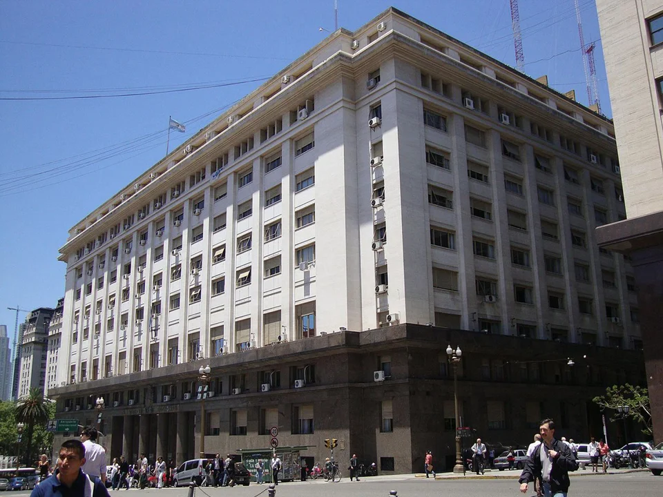 El gobierno nacional dio de baja tres asociaciones de defensa al consumidor.