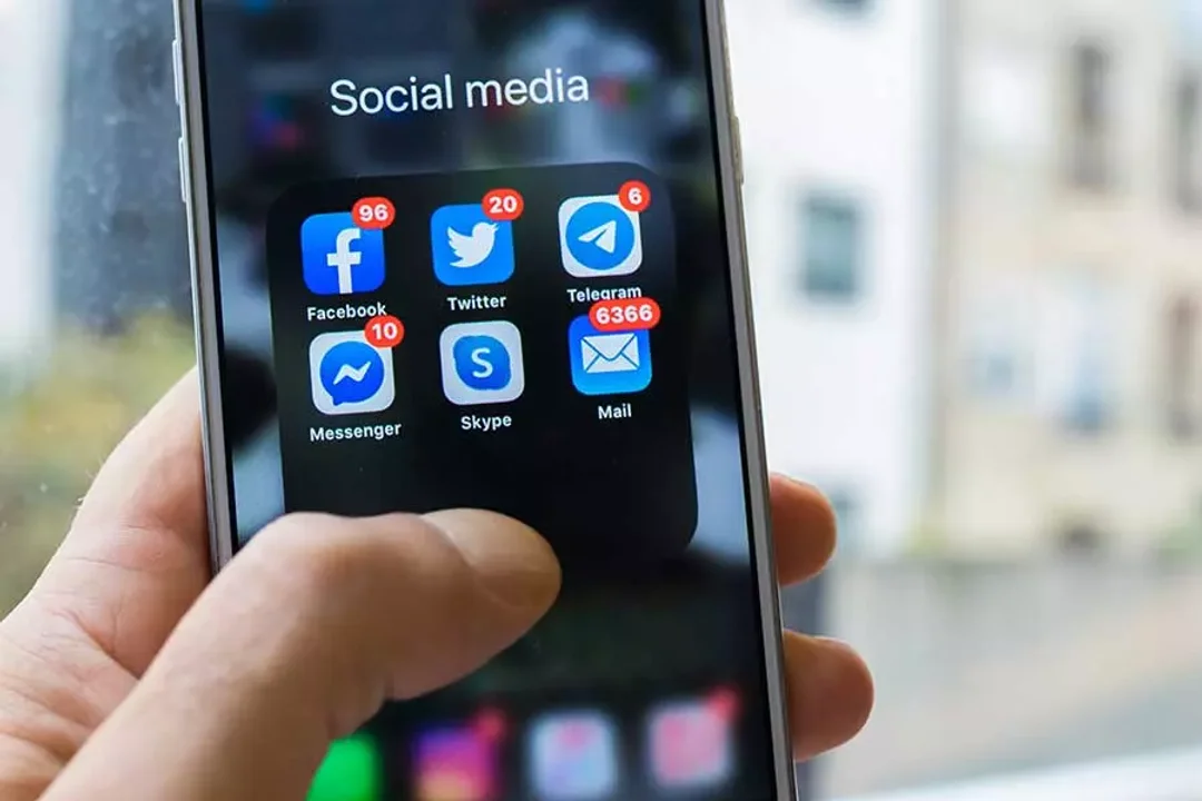 Resolución inédita en Rosario: bloquean las redes sociales a un padre por no pagar la cuota alimentaria
