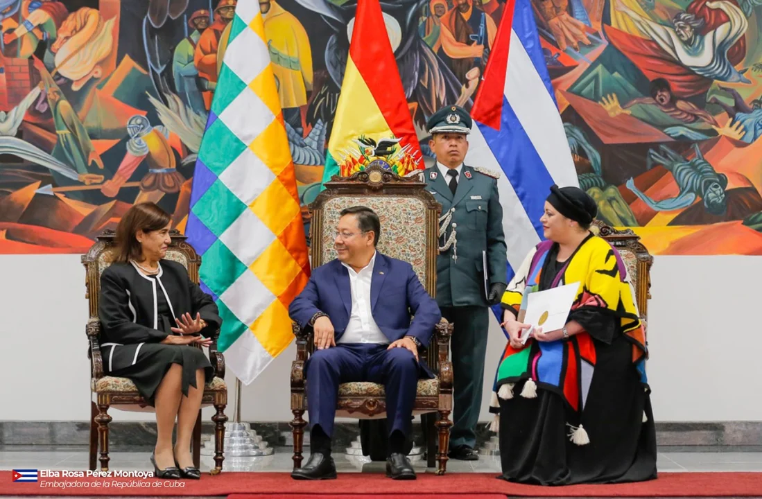 Luis Arce recibe las cartas credenciales de la nueva embajadora de Cuba en Bolivia