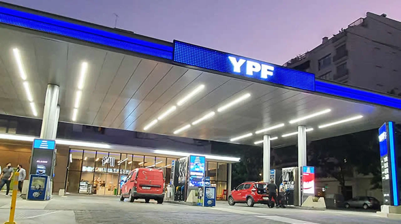 Sube la nafta y el gasoil