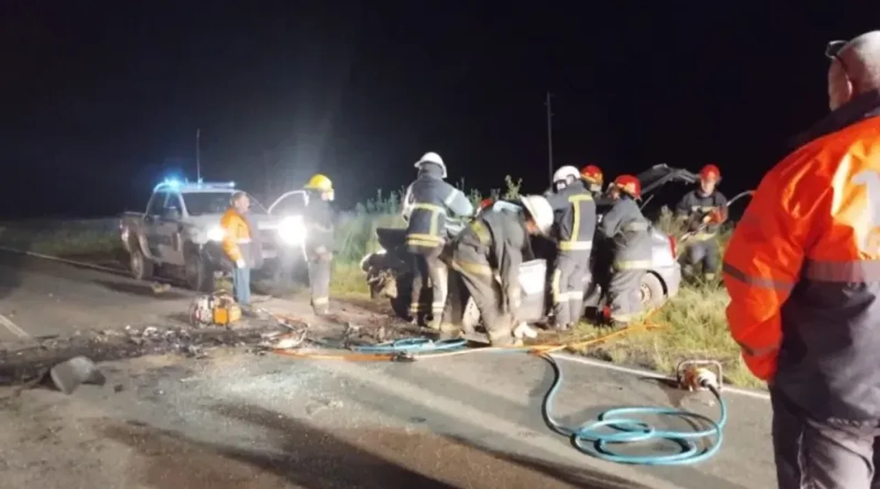 Fatal choque en Bolívar: un joven murió y cinco personas resultaron heridas
