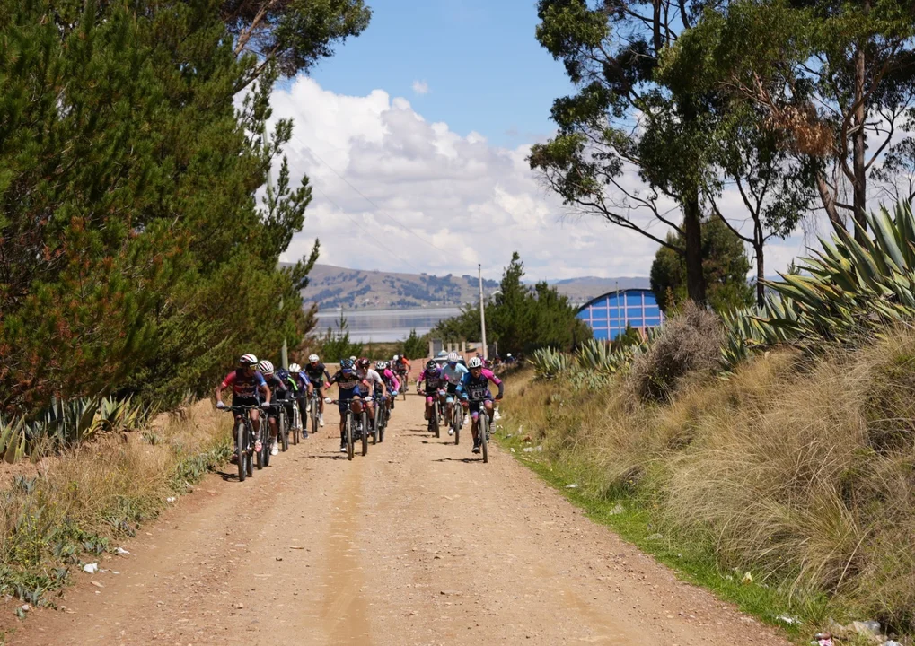 Más de 160 competidores concluyeron con éxito el “Tour de Verano 2024” en la ruta panorámica del lago