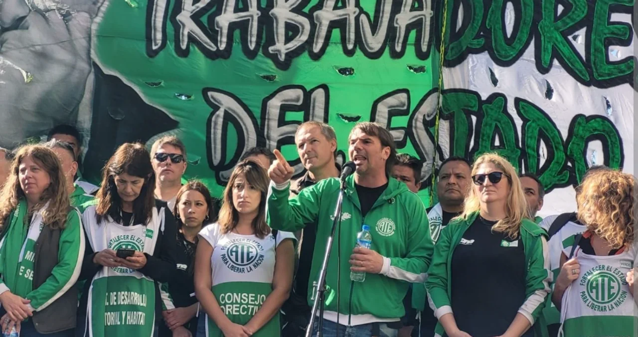 Trabajadores del Estado reclaman la reincorporación de los despedidos