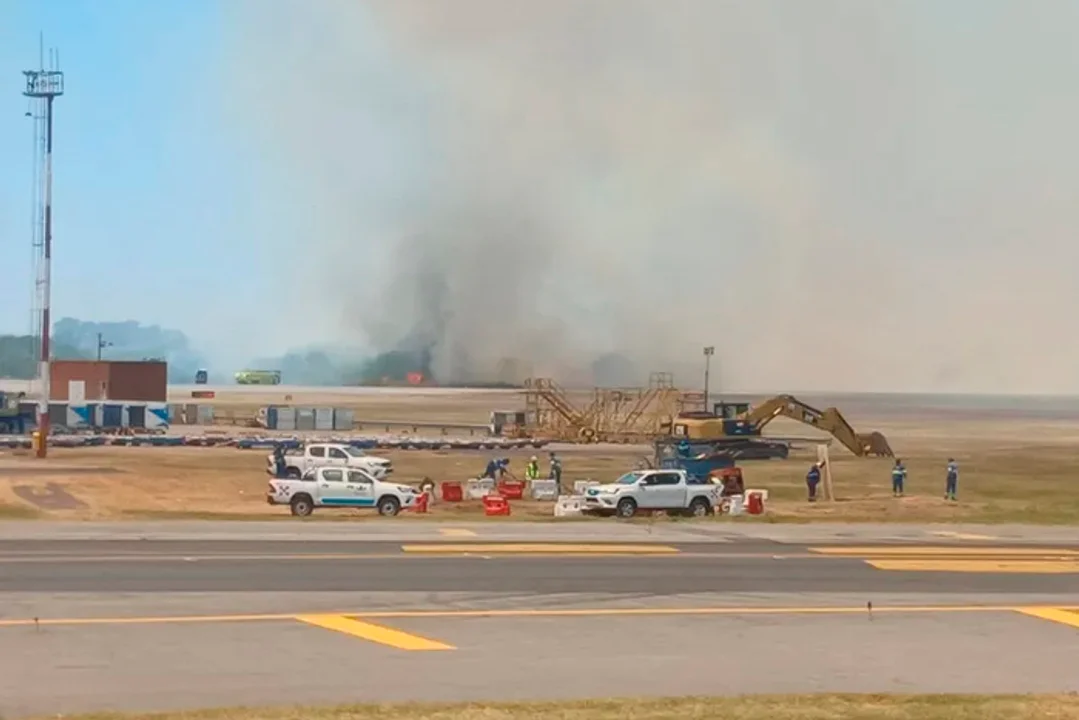 Incendio en Ezeiza: los bomberos logran controlar el incendio y no se suspendieron los vuelos